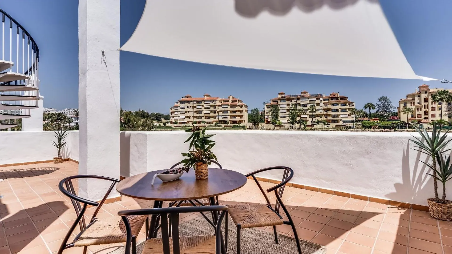 Nieuw Ingericht Penthouse Met Ruim Dakterras Apartment Estepona