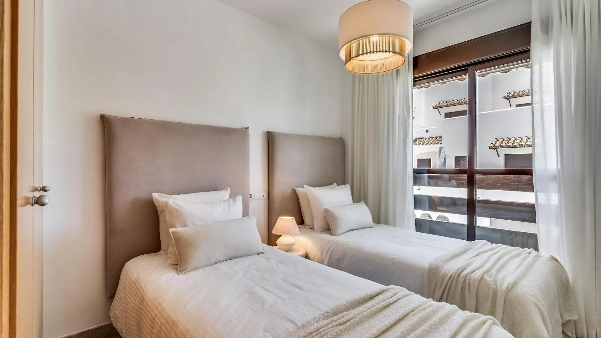 Nieuw Ingericht Penthouse Met Ruim Dakterras Διαμέρισμα Εστεπόνα