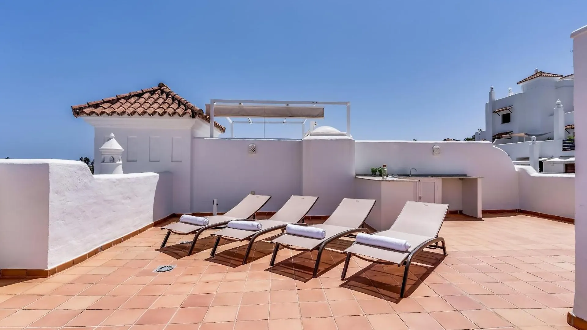 Nieuw Ingericht Penthouse Met Ruim Dakterras Apartment Estepona Spain